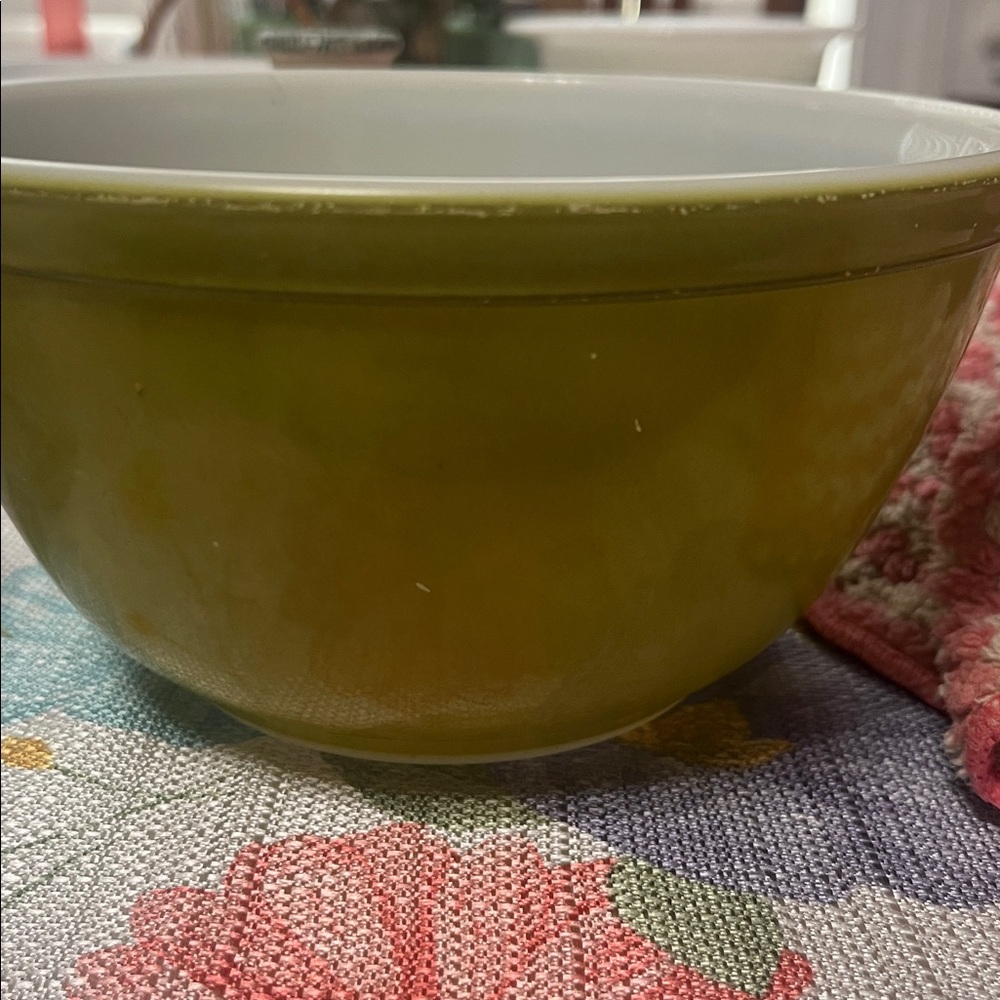 Vintage PYREX 402 Olive Avocado Light Green Verde 1.5 Quart Mixing Bowl Nesting